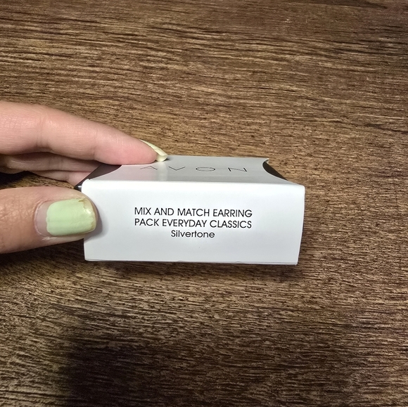 New Avon silvertone earrings 5 pairs, box and care instructions included - Picture 5 of 8